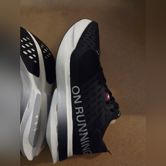 On Running Sneakers Cloudboom Strike 7.5 Women - Picture 8 of 13